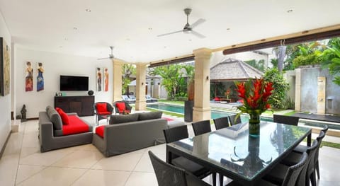 Zanissa Villa Villa in Kuta