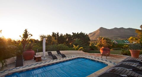 4 Wild Rose Country Lodge Hotel in Cape Town