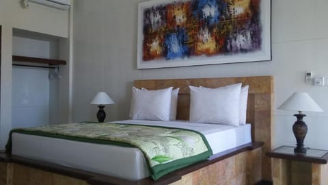 Barong Cafe Bungalow and Restaurant Campground/ 
RV Resort in Abang