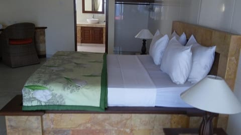 Barong Cafe Bungalow and Restaurant Campground/ 
RV Resort in Abang