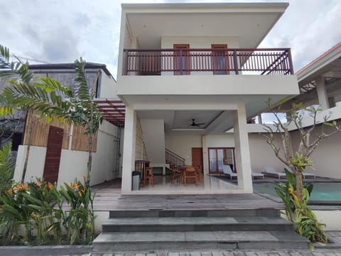 Villa Lovecho Hotel in North Kuta