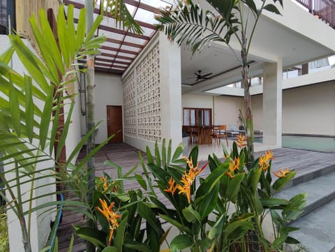 Villa Lovecho Hotel in North Kuta