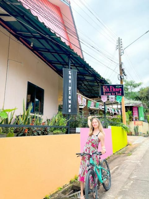 Les Fleurs House Bed and Breakfast in Khuekkhak