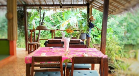 Les Fleurs House Bed and Breakfast in Khuekkhak