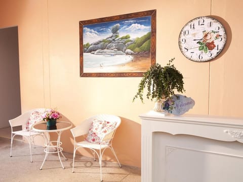 Les Fleurs House Bed and Breakfast in Khuekkhak