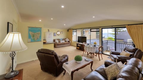 Birchwood on the River - Devonport, Tasmania - Self-Contained and Self-Catering Accommodation Apartment in Devonport