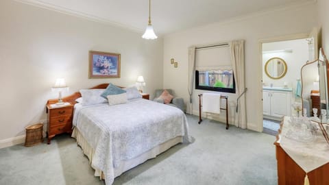 Birchwood on the River - Devonport, Tasmania - Self-Contained and Self-Catering Accommodation Apartment in Devonport