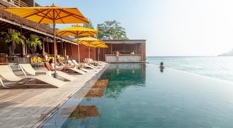 Beach Club By Haadtien Resort in Ko Tao