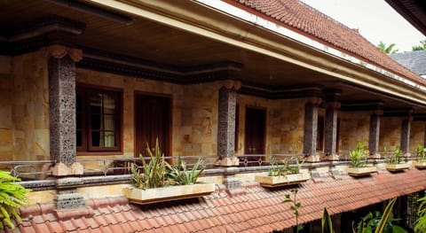 Segara Sadhu Inn Kuta Apartment in Kuta