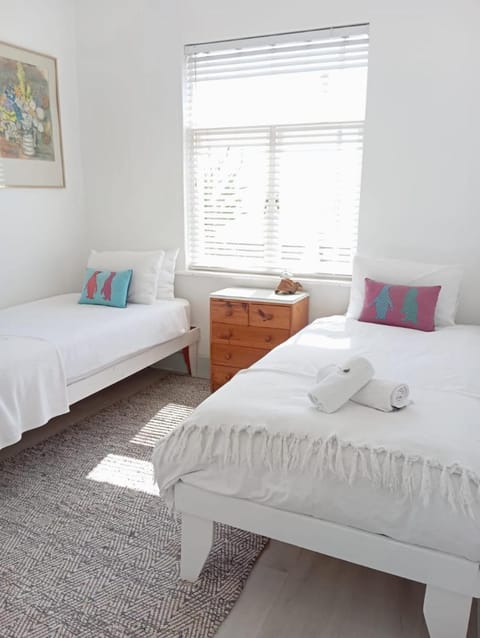 Boulders Beach Hotel, Cafe and Curio shop Bed and Breakfast in Cape Town