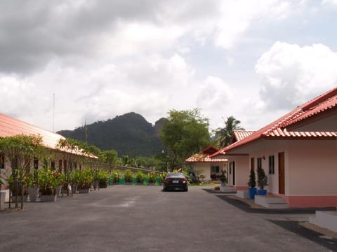 Srisawat Home Bungalow Hotel in Krabi Changwat