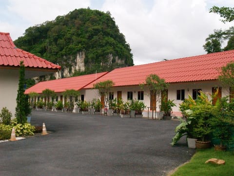 Srisawat Home Bungalow Hotel in Krabi Changwat