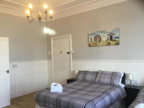 Cara Guesthouse Bed and Breakfast in Whitley Bay
