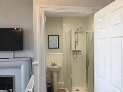 Cara Guesthouse Bed and Breakfast in Whitley Bay