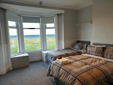 Cara Guesthouse Bed and Breakfast in Whitley Bay