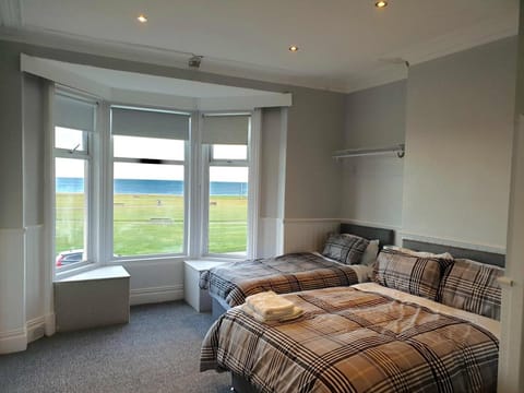 Cara Guesthouse Bed and Breakfast in Whitley Bay