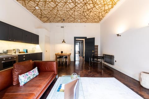 Linton Collection - 28 North Bridge Apartment in Edinburgh