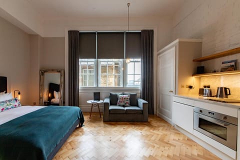 Linton Collection - 28 North Bridge Apartment in Edinburgh