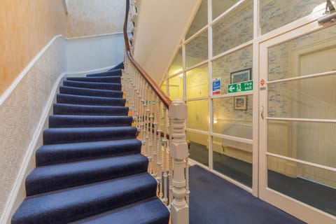 The Ardyne Guest House Bed and Breakfast in Scotland