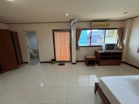 J Hotel2 Bed and Breakfast in Krabi Changwat