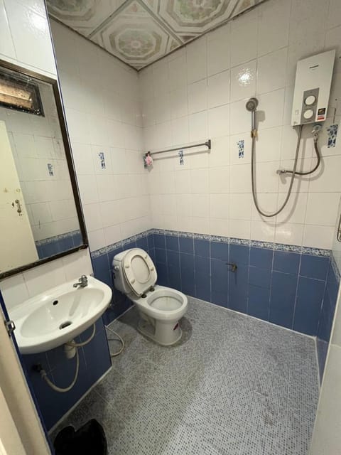 J Hotel2 Bed and Breakfast in Krabi Changwat