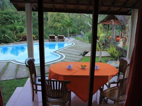 Tepi Sungai Guest House Hotel in Sidemen