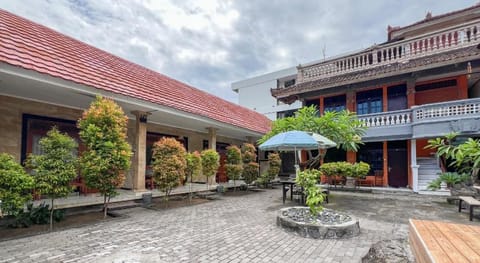 Mahendra Beach Inn Bed and Breakfast in Kuta