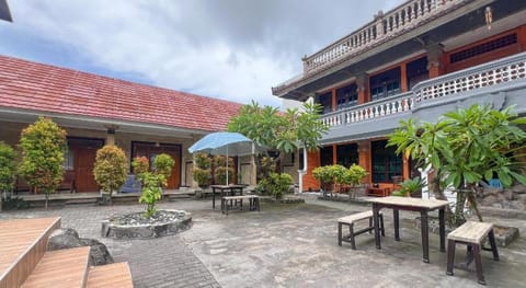Mahendra Beach Inn Bed and Breakfast in Kuta