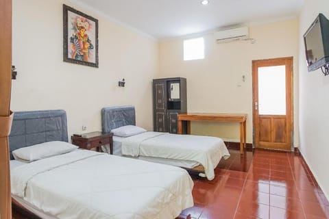 Mahendra Beach Inn Bed and Breakfast in Kuta