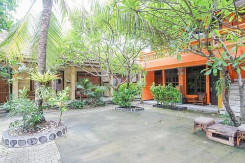 Mahendra Beach Inn Bed and Breakfast in Kuta