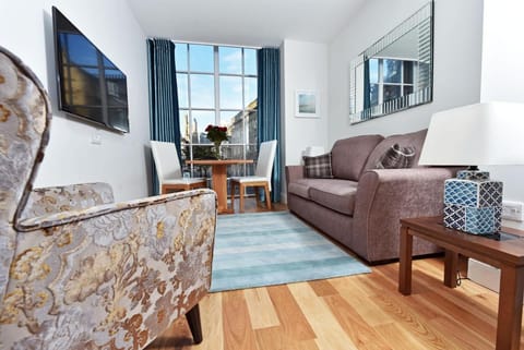 Royal Athenaeum Suites Apartment in Aberdeen