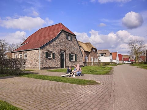 Farmhouse in Limburg with Sauna & Pool Villa in Roggel