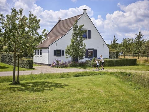Farmhouse in Limburg with Sauna & Whirlpool Villa in Roggel
