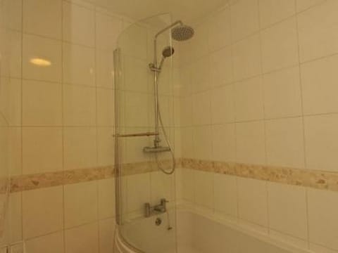 Gail's Guest House Bed and Breakfast in Barry