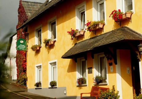 Landhotel Pension Haus Sonneck Bed and Breakfast in Vulkaneifel
