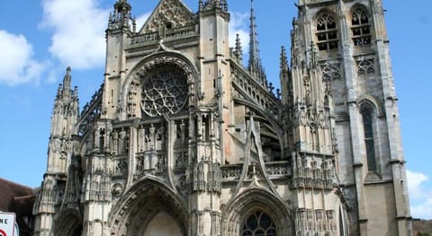 Les Hellebores Apartment in Normandy