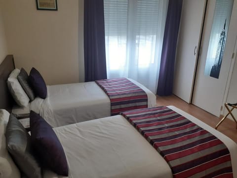 Le Chapeau Rouge Hotel in Alençon