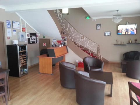 Le Chapeau Rouge Hotel in Alençon