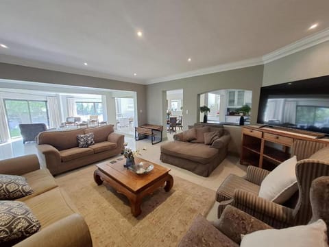 Alabaster Luxe Villa Bed and Breakfast in Western Cape