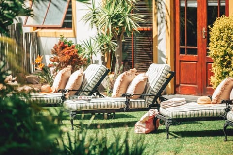 Villa Chad Luxury Guesthouse Bed and Breakfast in Western Cape