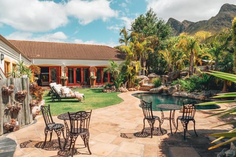 Villa Chad Luxury Guesthouse Bed and Breakfast in Western Cape