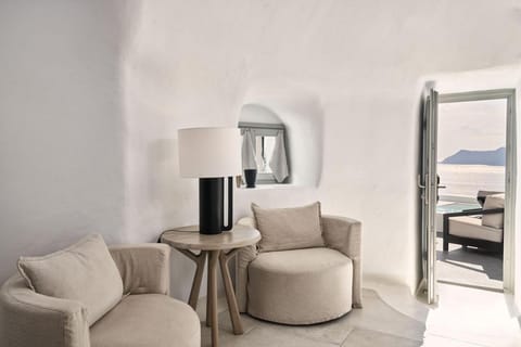 Charisma Suites Villa in Oia