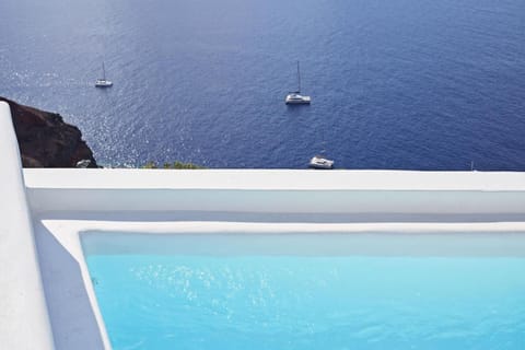 Charisma Suites Villa in Oia