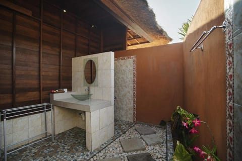 Laguna Reef Huts Campground/ 
RV Resort in Nusapenida