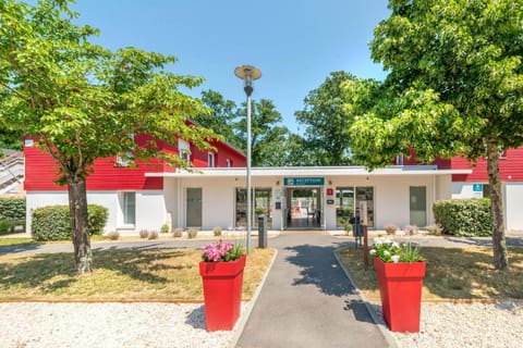 Comfort Aparthotel Nantes La Beaujoire Hotel in Carquefou