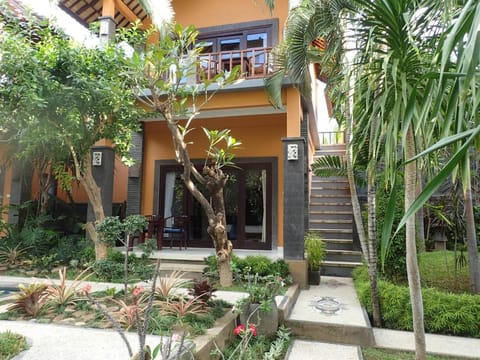 Alami Resort and Restaurant Bed and Breakfast in Abang