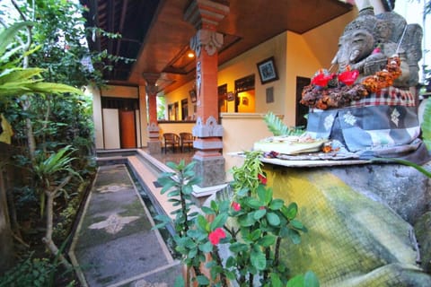 Suwar Bungalows Inn in Payangan