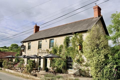 Greyhound Inn in Taunton Deane