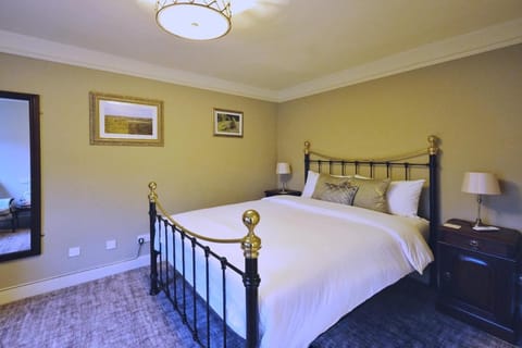 Greyhound Inn in Taunton Deane