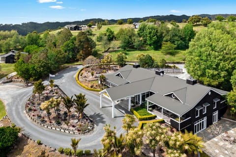 Woodhouse Mountain Lodge Hotel in Auckland Region